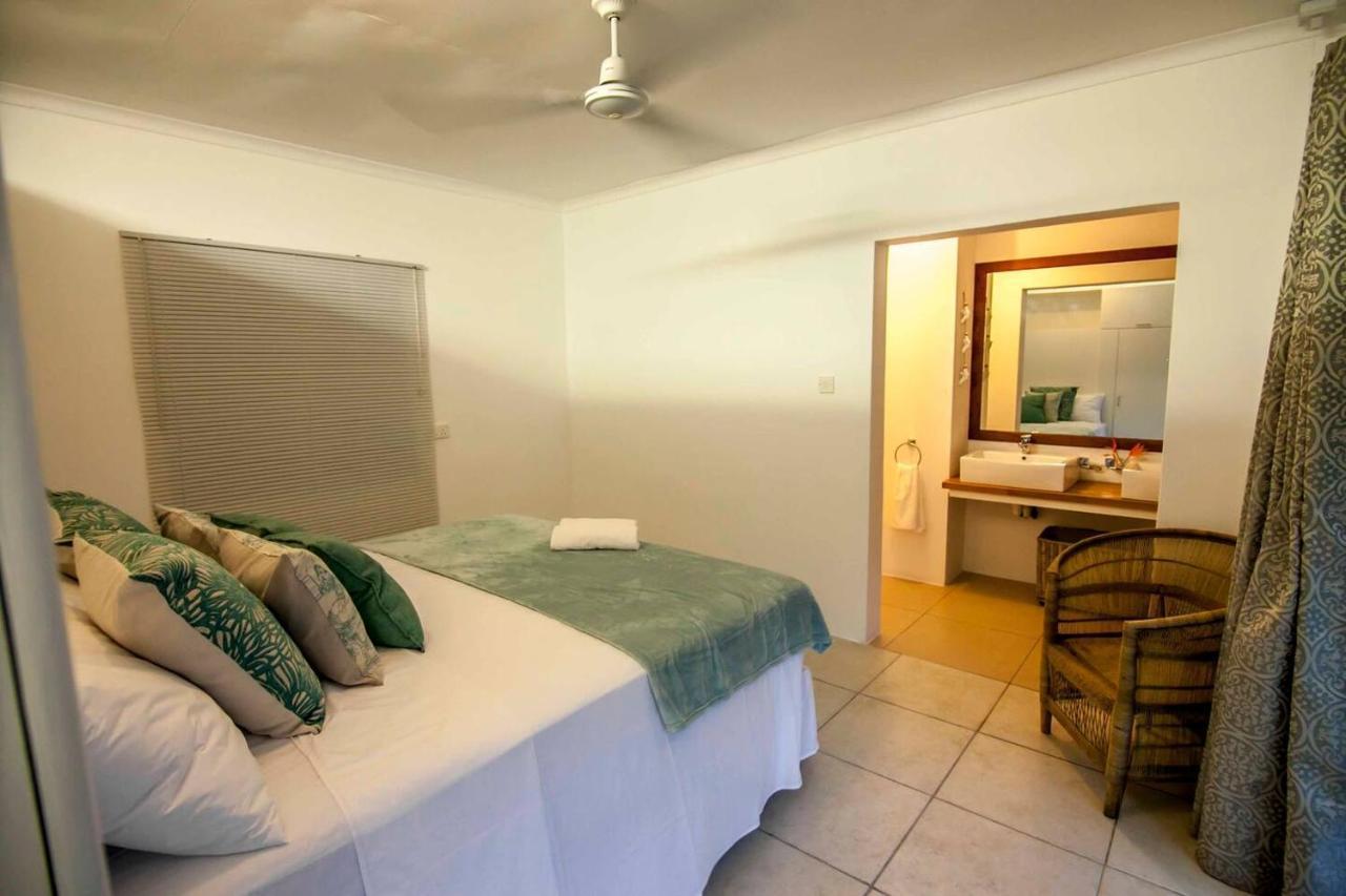 Appartement Red Coconut Self-Catering à Baie Lazare  Extérieur photo