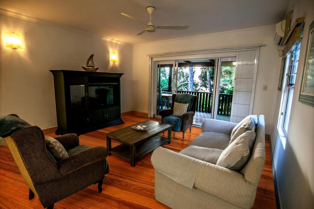 Appartement Red Coconut Self-Catering à Baie Lazare  Extérieur photo
