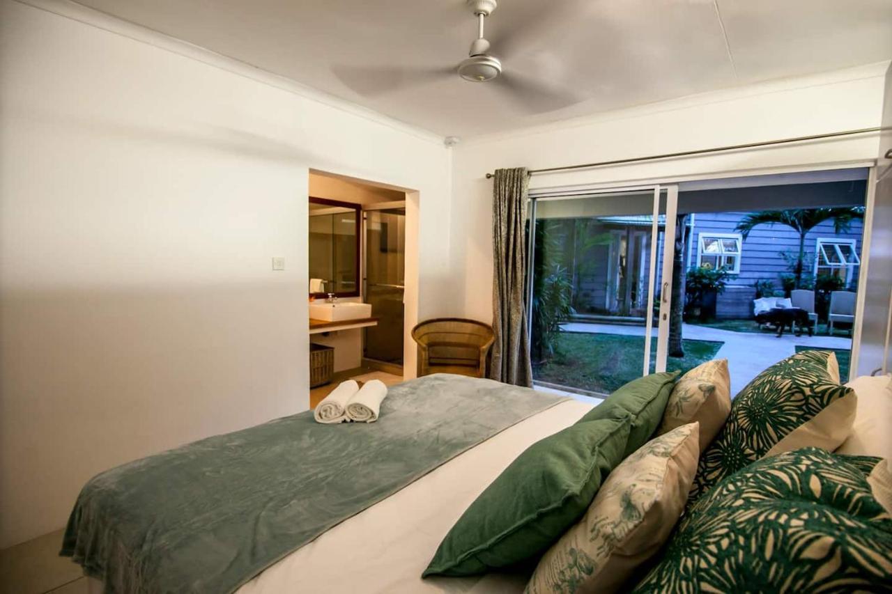 Appartement Red Coconut Self-Catering à Baie Lazare  Extérieur photo