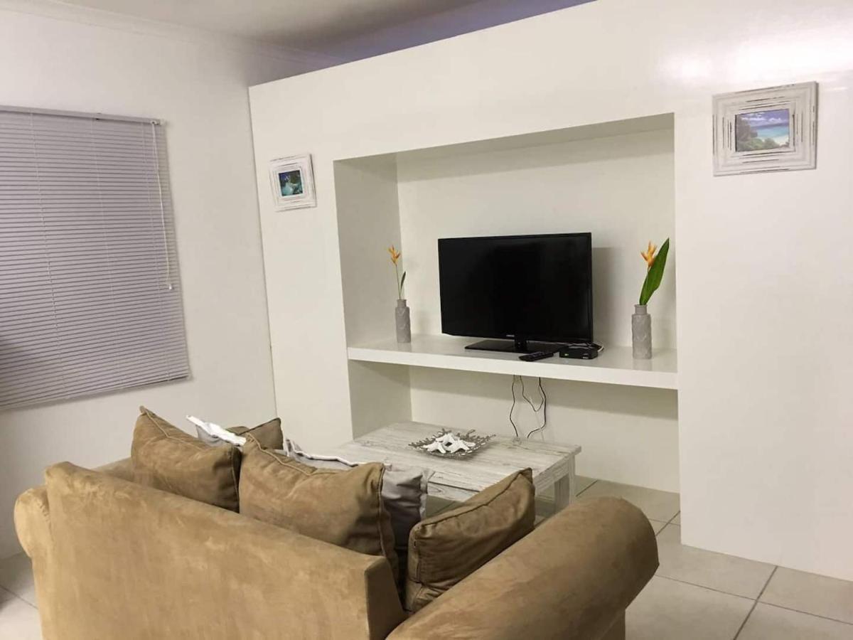 Appartement Red Coconut Self-Catering à Baie Lazare  Extérieur photo