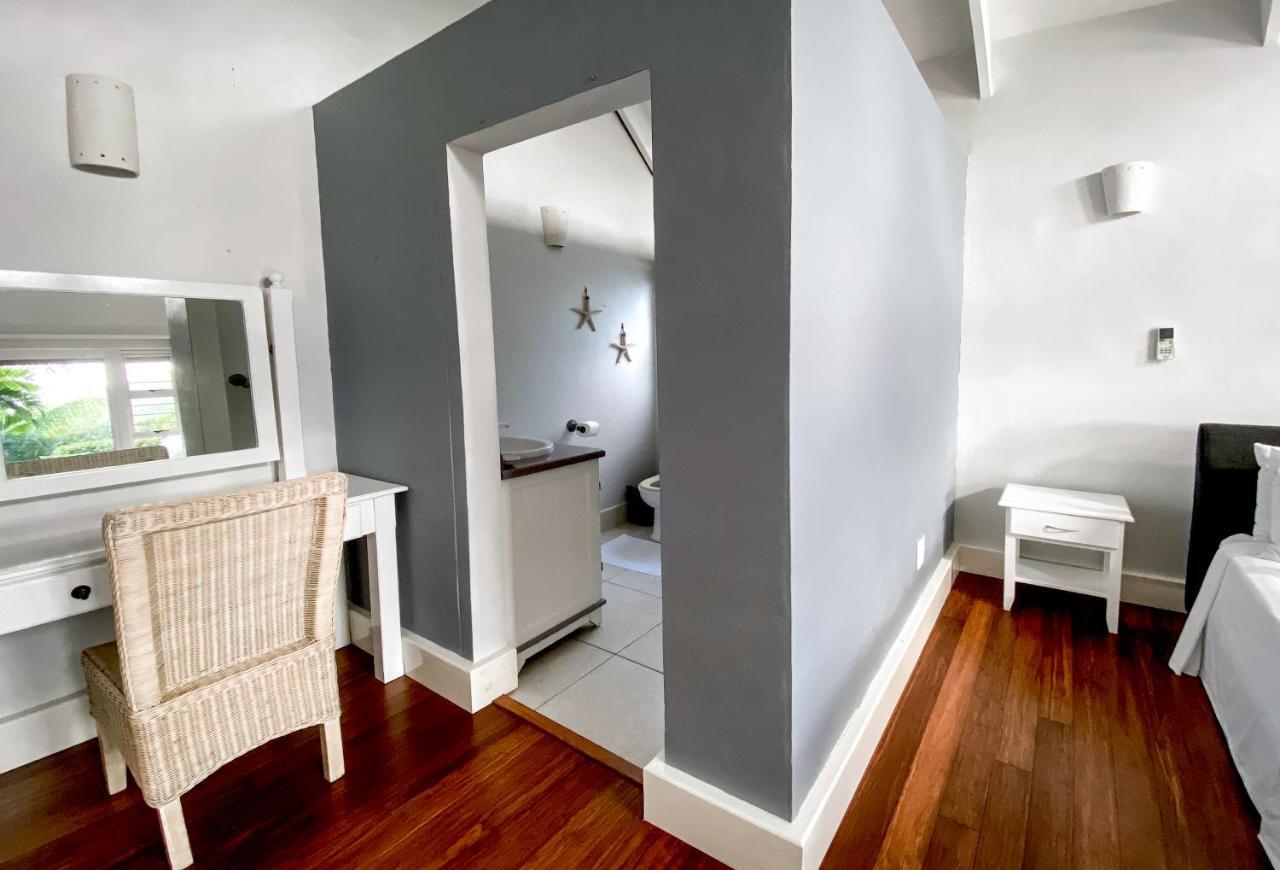 Appartement Red Coconut Self-Catering à Baie Lazare  Extérieur photo
